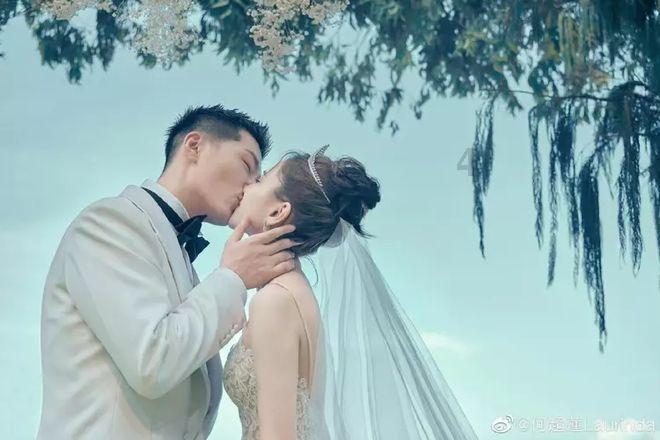 “太平鸟”嫩江畔越冬 一动一静皆似水墨画